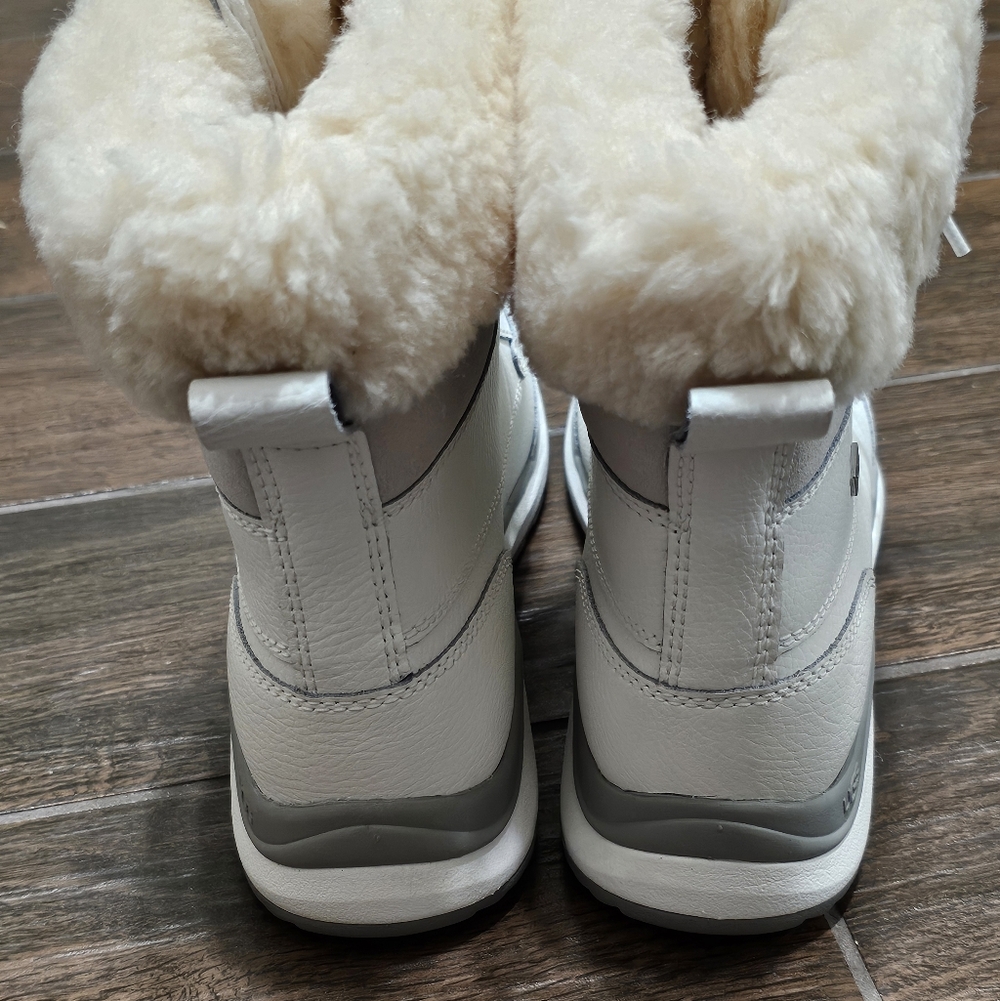 Ugg Adirondack III Quilt Boots Women's 9 Bright White/Gray - Picture 9 of 13